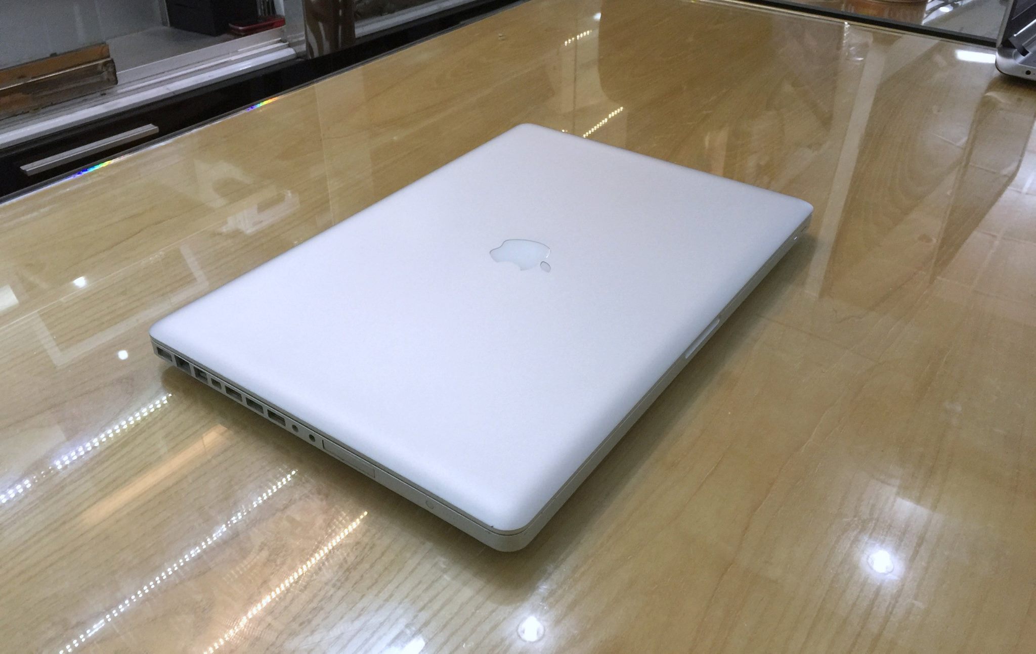 Macbook Pro MC024-5.jpg